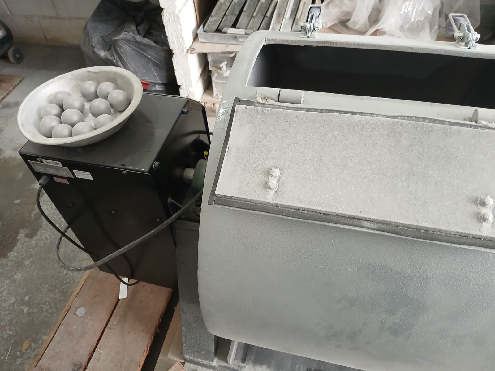 Máquina para Avaliar a Resistência de Agregados